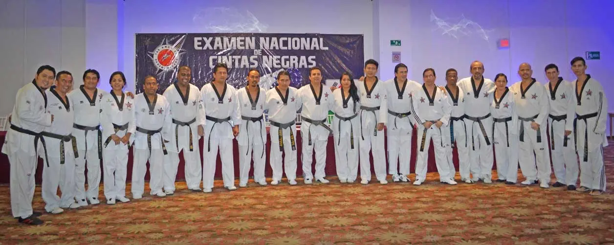 TKD Panamericano con cintas negras