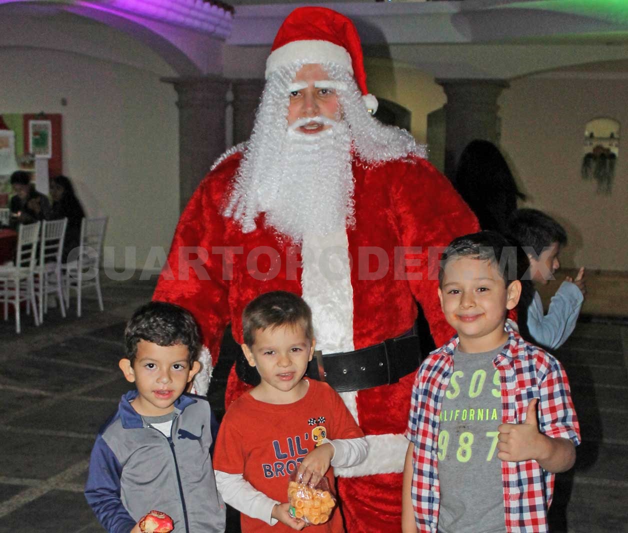 Una noche de regalos navideños