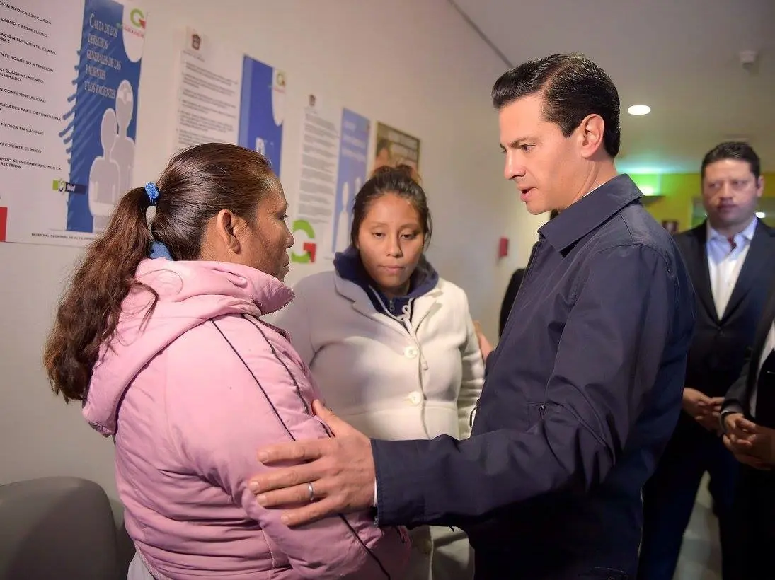Peña Nieto visitó a lesionados y dialogó con artesanos de Tultepec