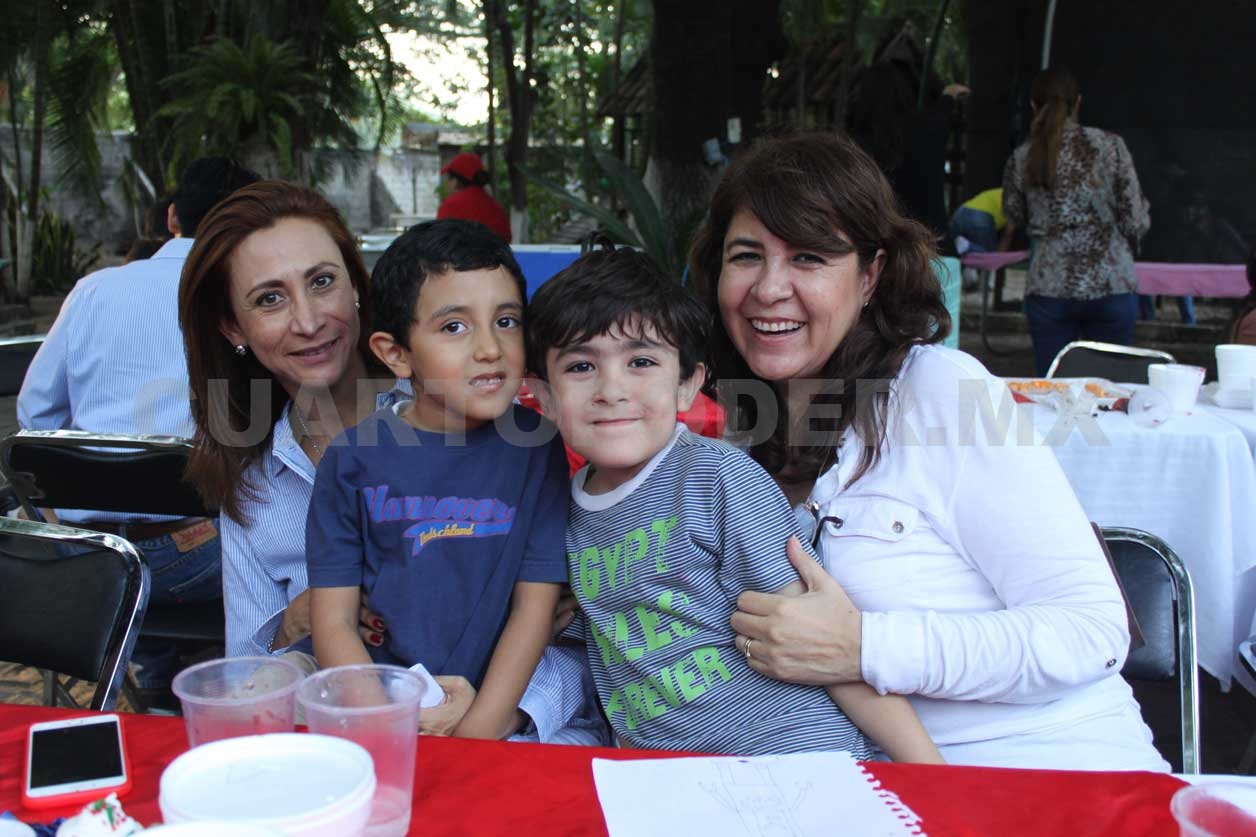 Peques convivieron con Santa Claus