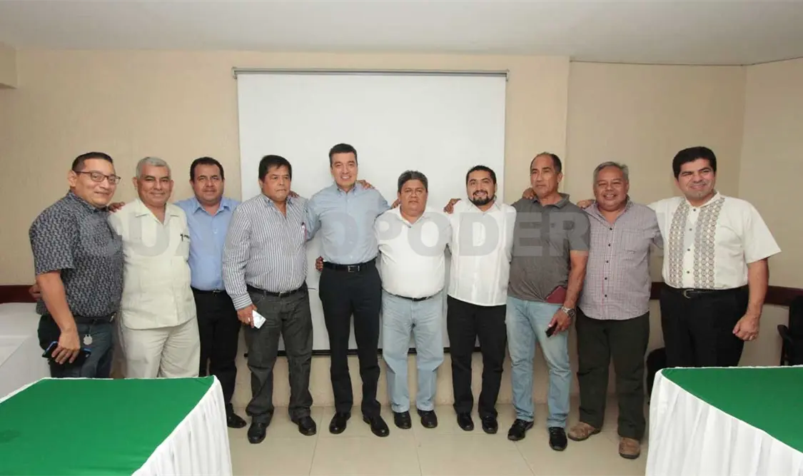 Conversa Rutilio con periodistas sobre la justicia penal acusatoria