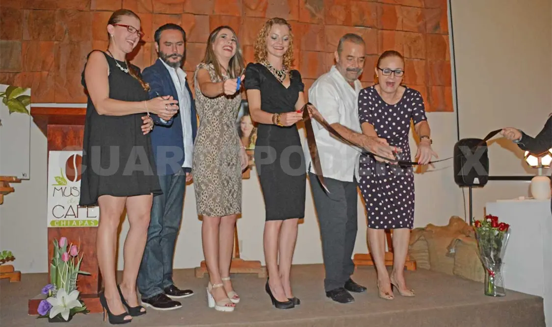 Exposición de pinturas en el Museo del Café