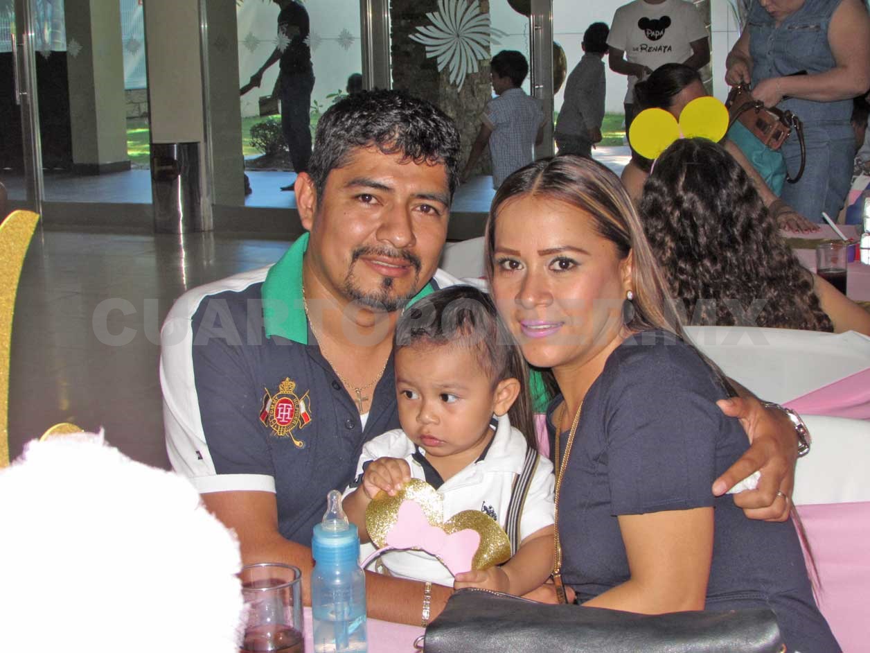 La pequeña Renata cumplió su primer añito