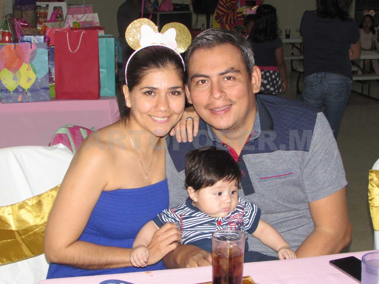 La pequeña Renata cumplió su primer añito
