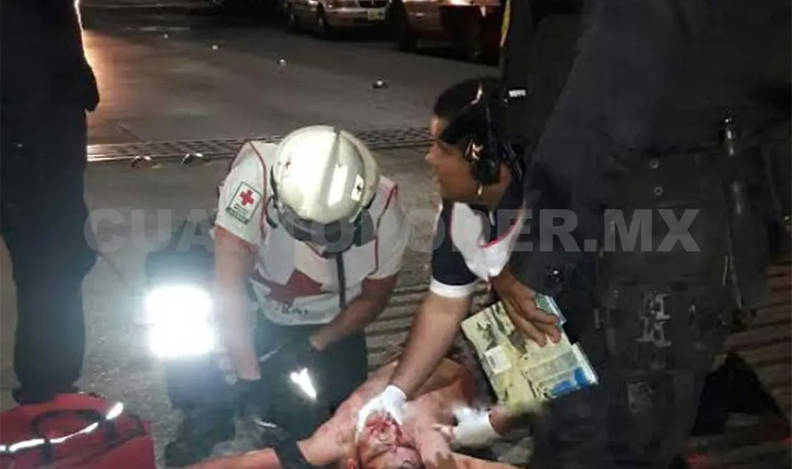 Lo atacaron a balazos afuera de un bar