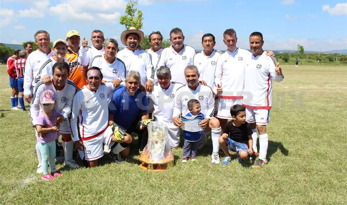 Real Magisterio se despidió como campeón