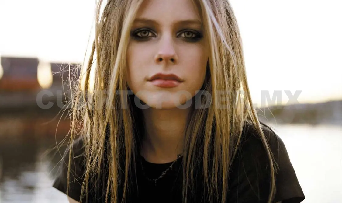 Avril Lavigne trabaja en nuevo álbum