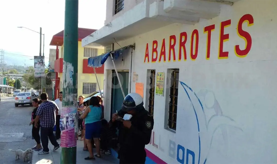 Armados atracan tienda