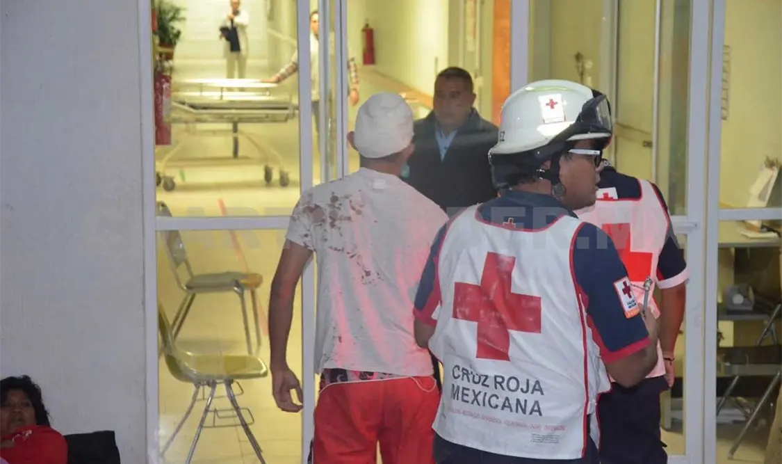 Le estalla cohete en el rostro; casi pierde el ojo