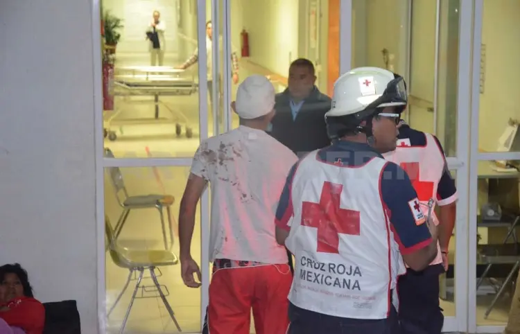 Le estalla cohete en el rostro; casi pierde el ojo