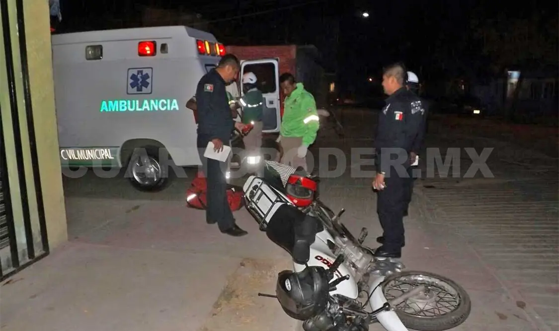 Arrolla taxista a motociclistas