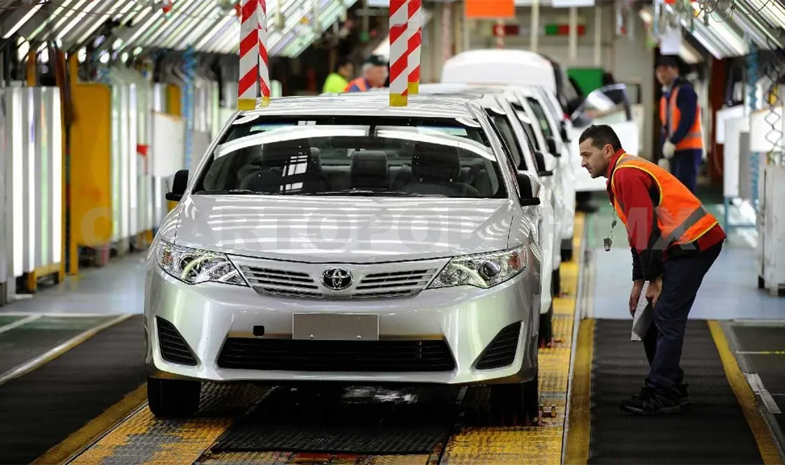 Trump amenaza a Toyota si construye planta en México