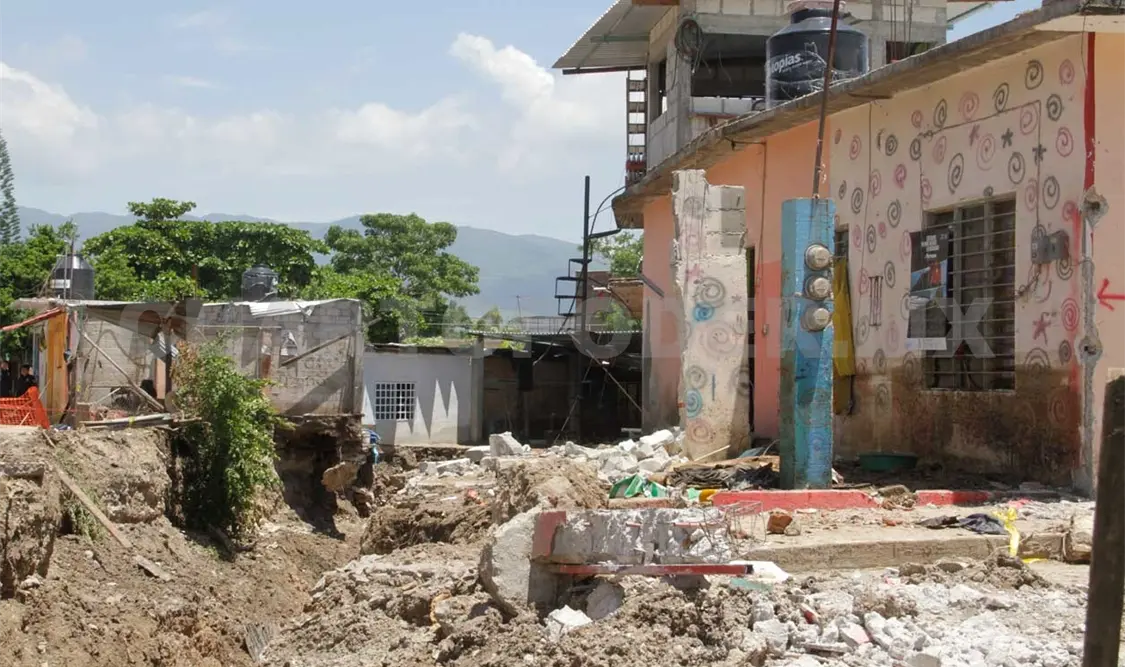 En espera que familias acepten la reubicación