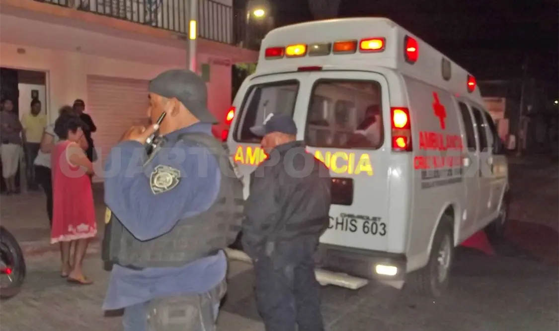 Le clava cuchillo en la mano y un “puñal” en el corazón
