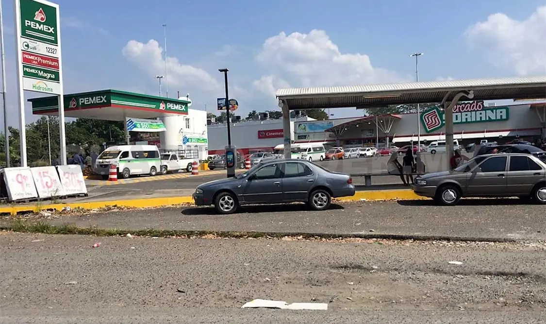 Escasean combustible y transporte público