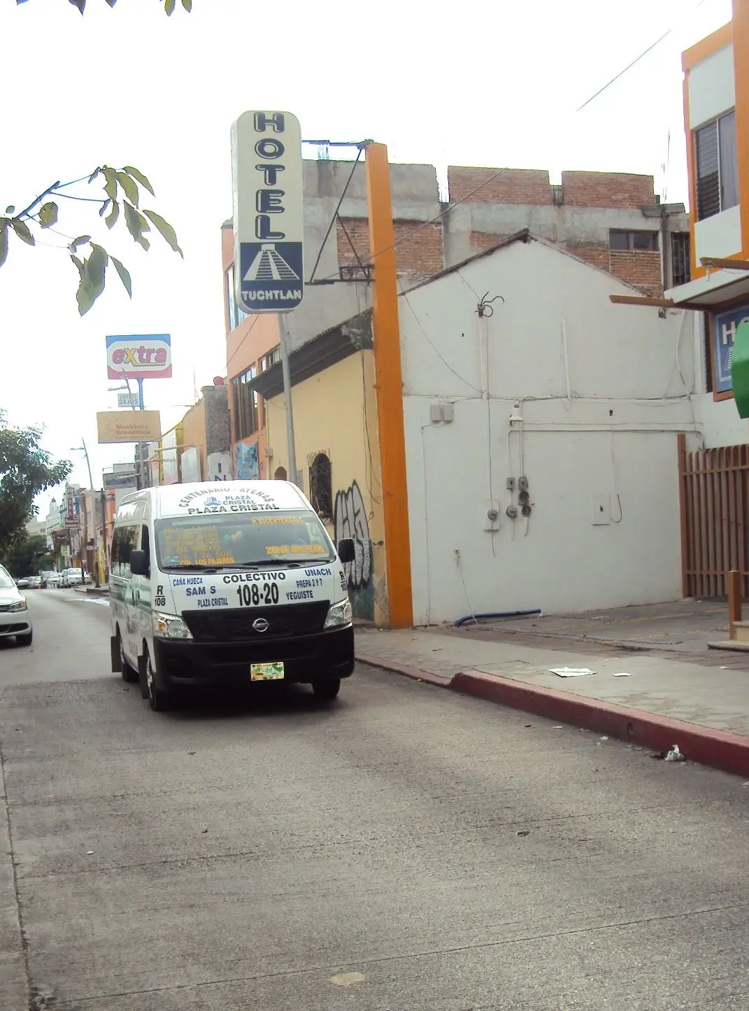 Mientras el resto de los concesionarios aplican hoy el aumento al pasaje, transportistas de la Ruta 108 darán el servicio gratuito * Carlos Burguete