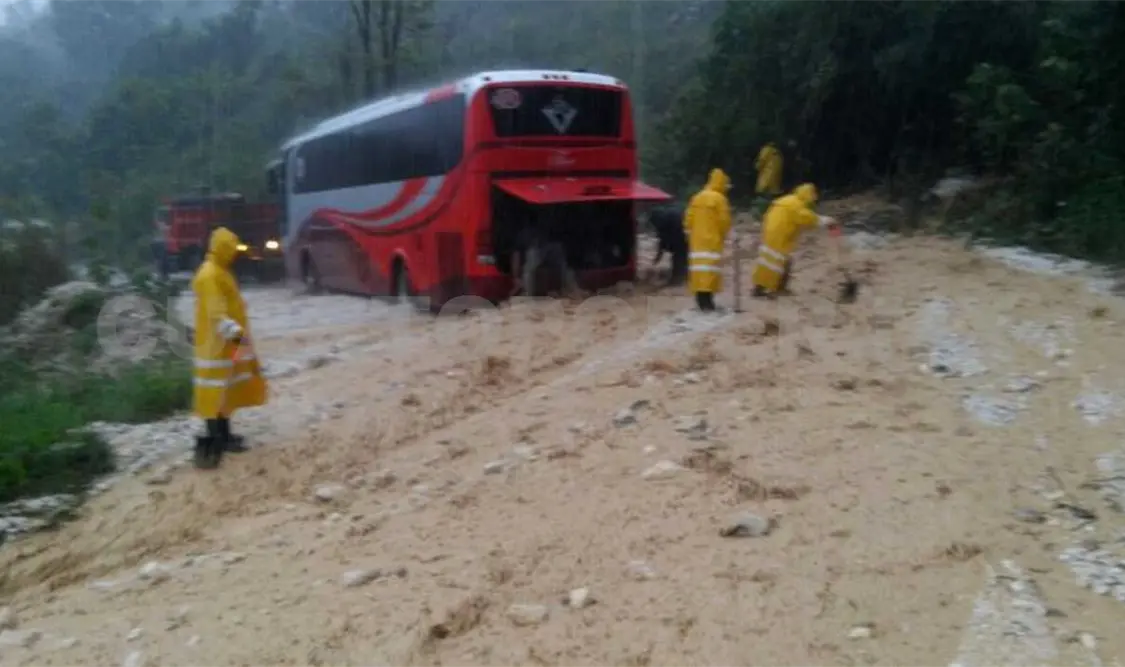Brindan atención a población afectada por lluvias