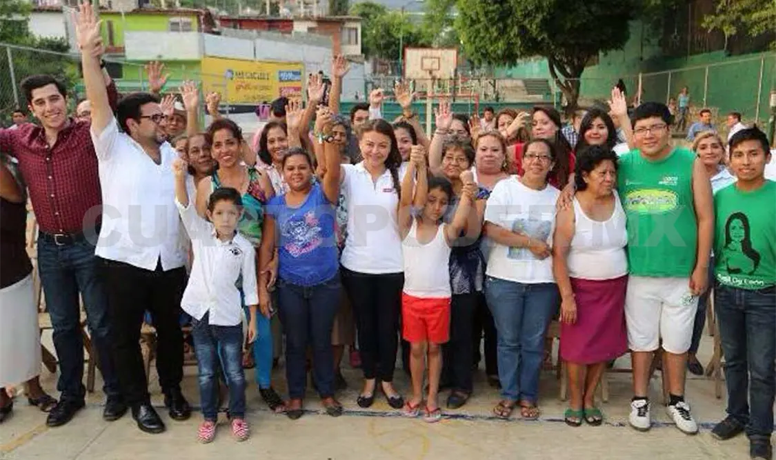Destaca Sasíl de León becas escolares a madres solteras