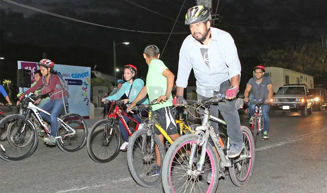 El 70º Paseo Nocturno fue por una buena causa