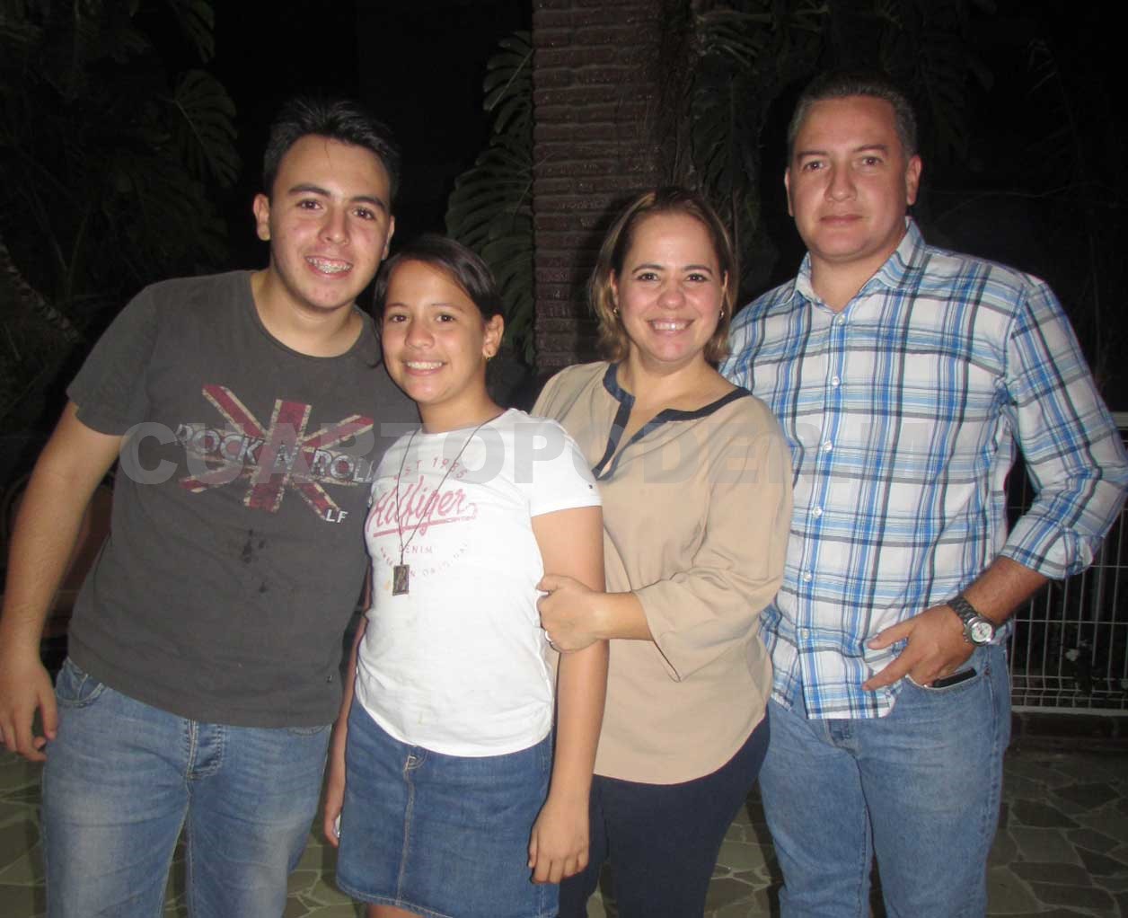 Familia disfruta especial velada