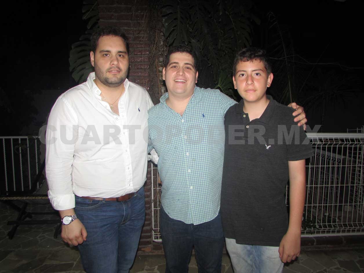 Familia disfruta especial velada