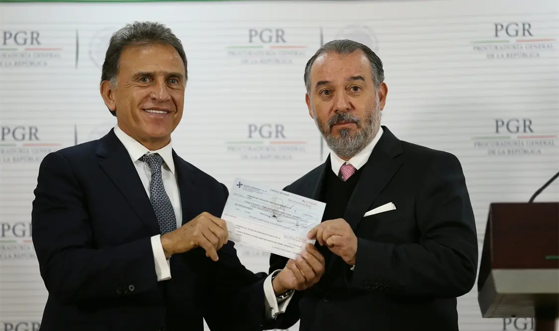 PGR entrega a Yunes 171 mdp desviados por Duarte