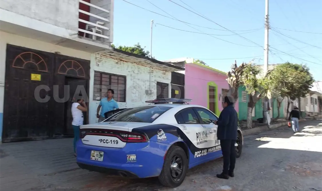 Le reventó la nariz a su esposa