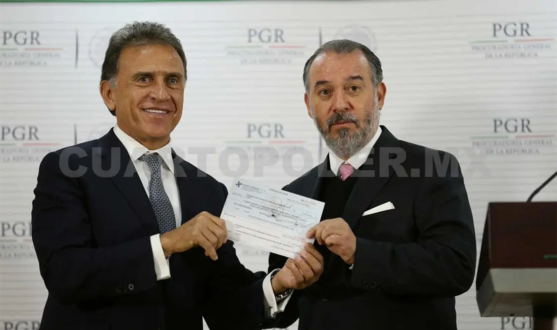 Entregan a Yunes 171 mdp desviados por Javier Duarte
