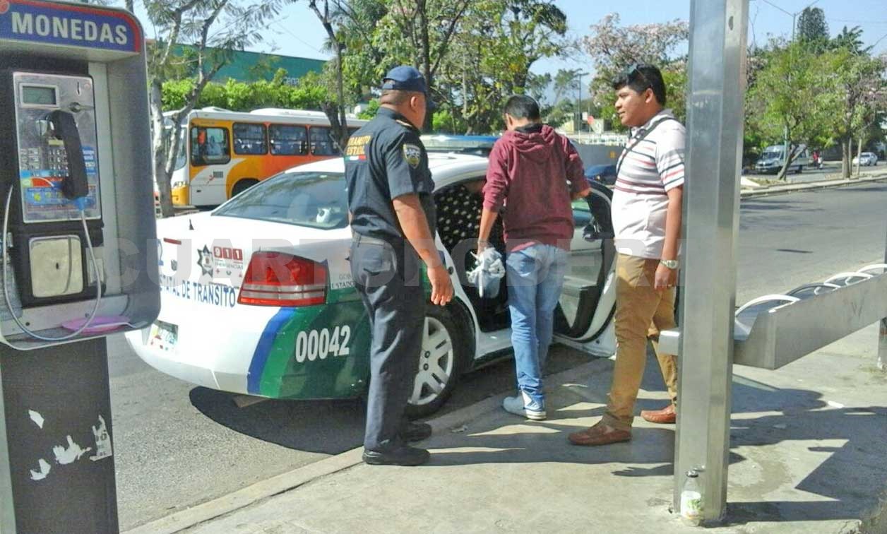 Ante paro de transporte policías dan “aventón”