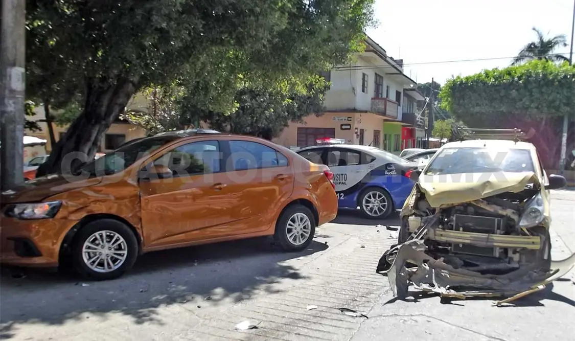 Auto “estrenado” en fuerte choque