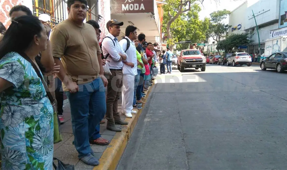 Solicitan solución al paro de transporte