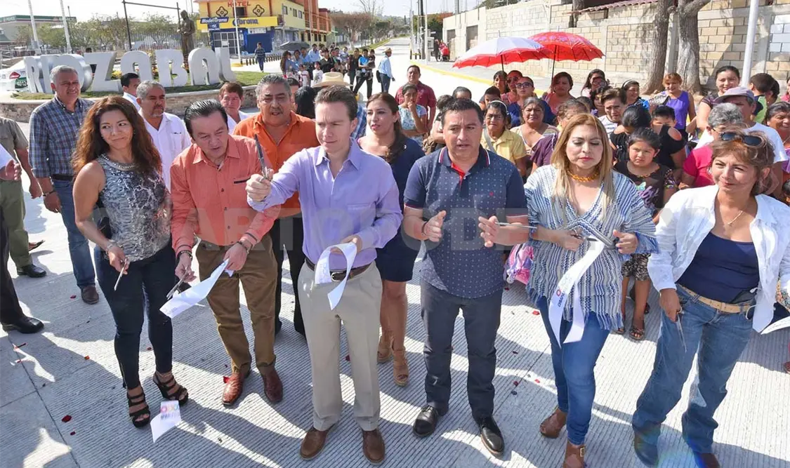 El gobernador inauguró nuevas vialidades en el municipio de Berriozábal. CP