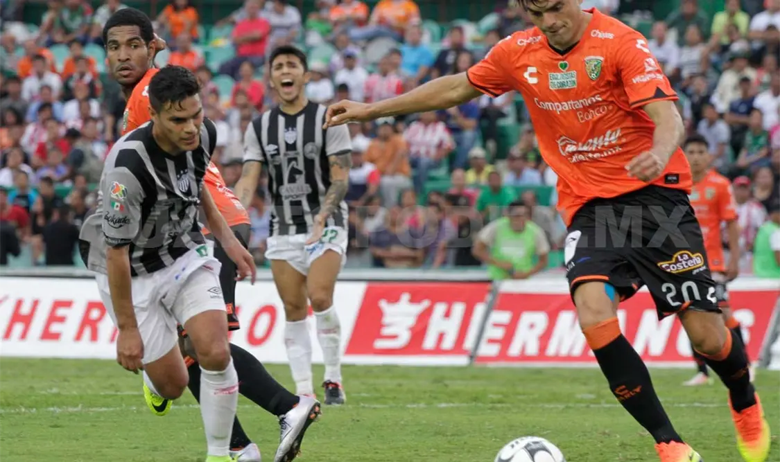 Araujo comenzó su carrera con Cruz Azul con sus equipos en Oaxaca e Hidalgo. Cortesía
