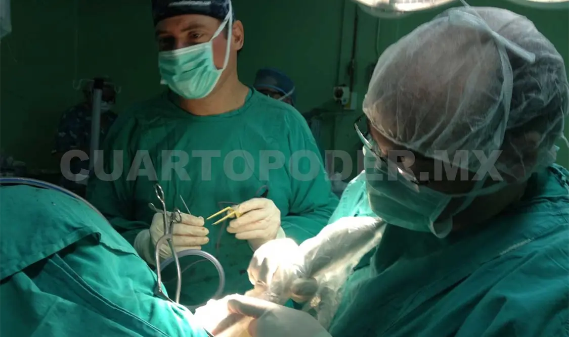 Salvan vida a joven con novedosa técnica