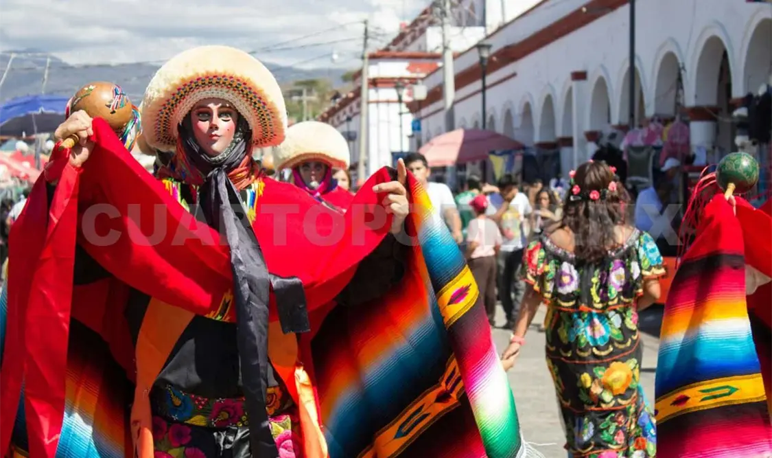 Parachicos toman las calles de Chiapa de Corzo