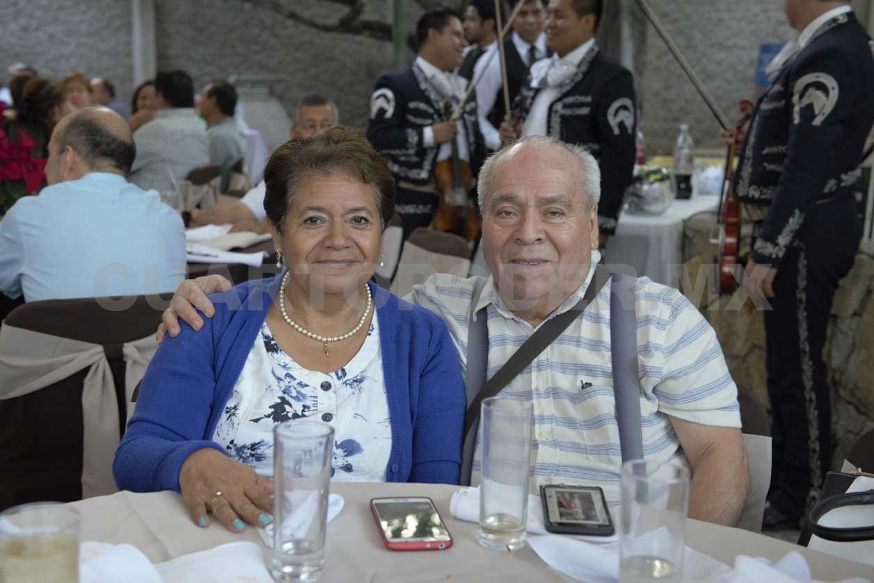 Celebran a Mario un año más