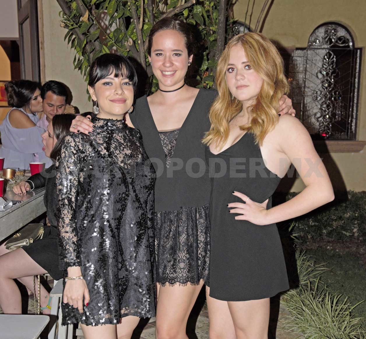 Celebran su graduación