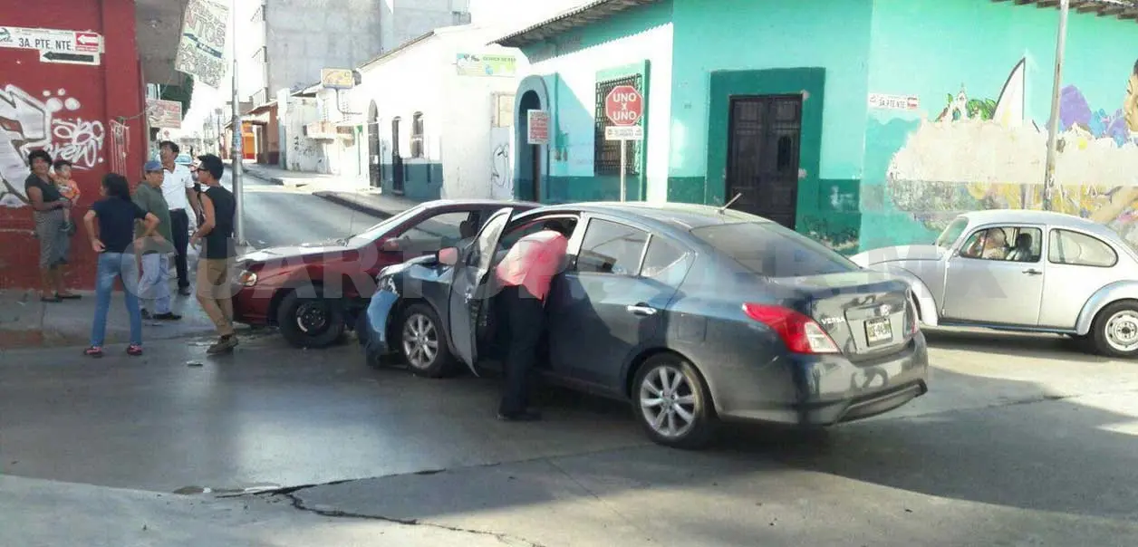Cientos de choques en céntrica esquina