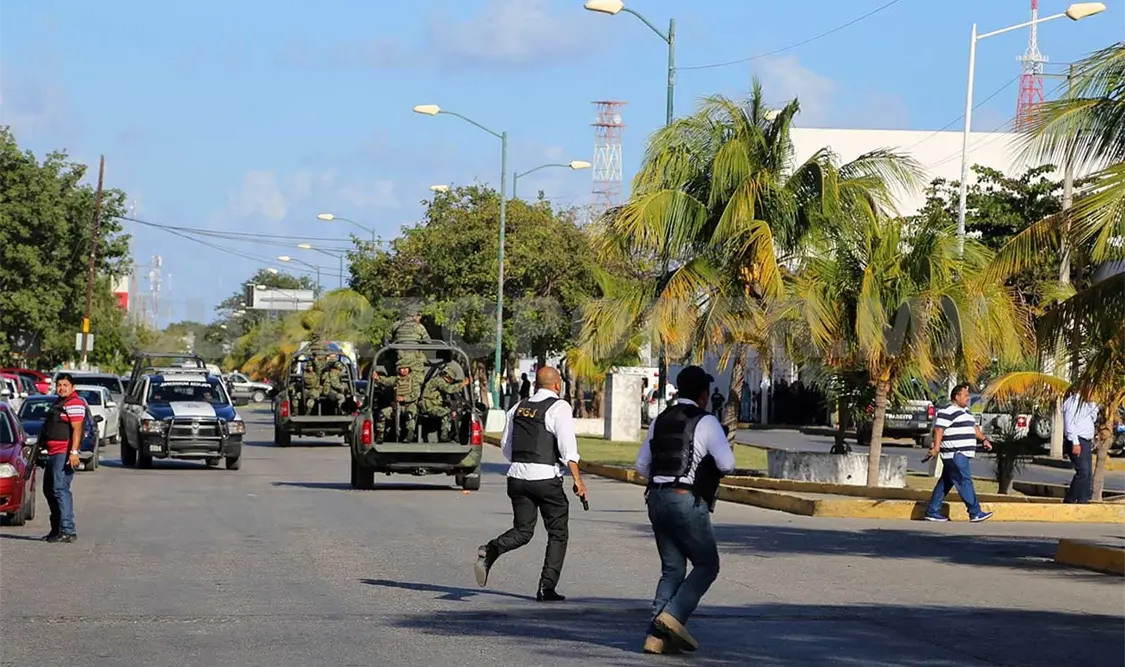 Atacan a oficinas policiales en Cancún