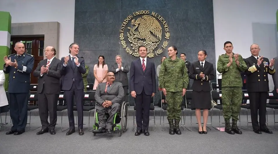 México enfrenta retos y sortea adversidades en unidad, afirma Peña Nieto