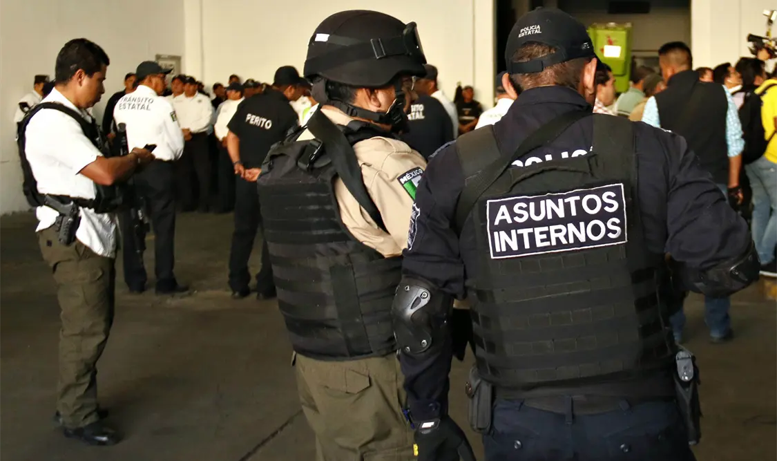 Cesan a 15 mandos por presuntos actos de corrupción en Veracruz