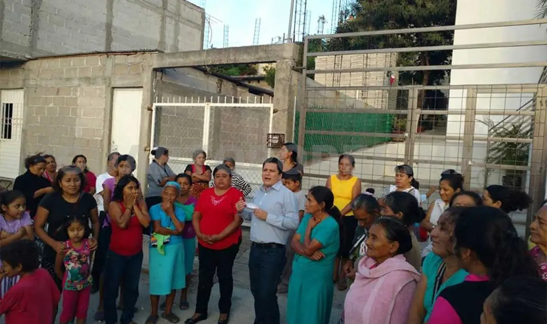 Iván Sánchez atiende a colonos de Patria Nueva