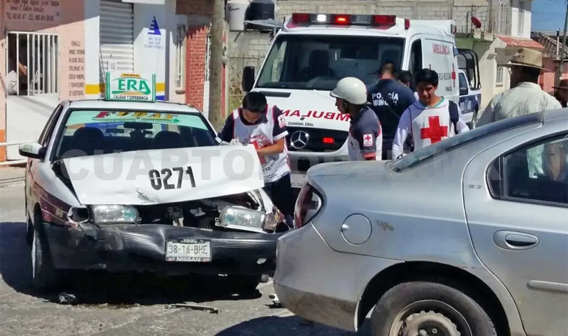 Ignora el alto y choca
