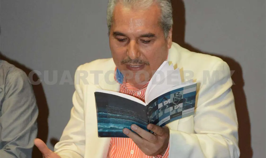 Presentan novela de Héctor Cortés