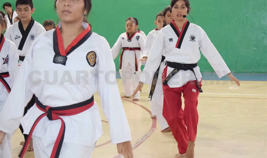 Ollín Medina impartió clínica de poomsae