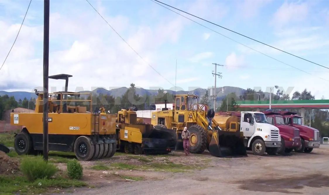 Constructora daña red de distribución de agua