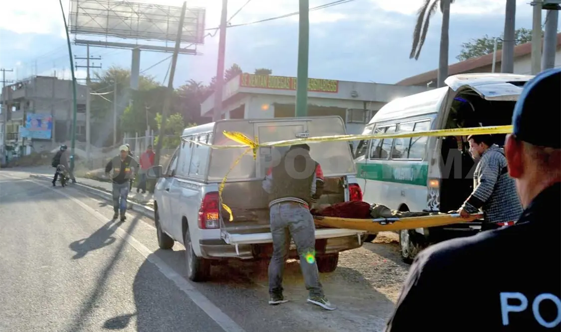 Muere pasajero en la “combi”