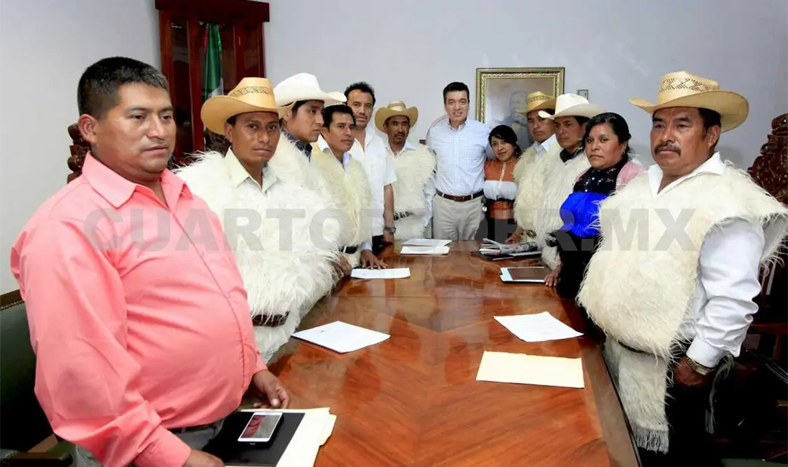 Recibe Rutilio Escandón a comuneros de Chamula