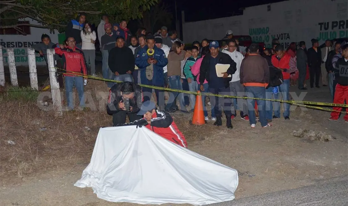 Lo encontraron muerto a un costado del camino