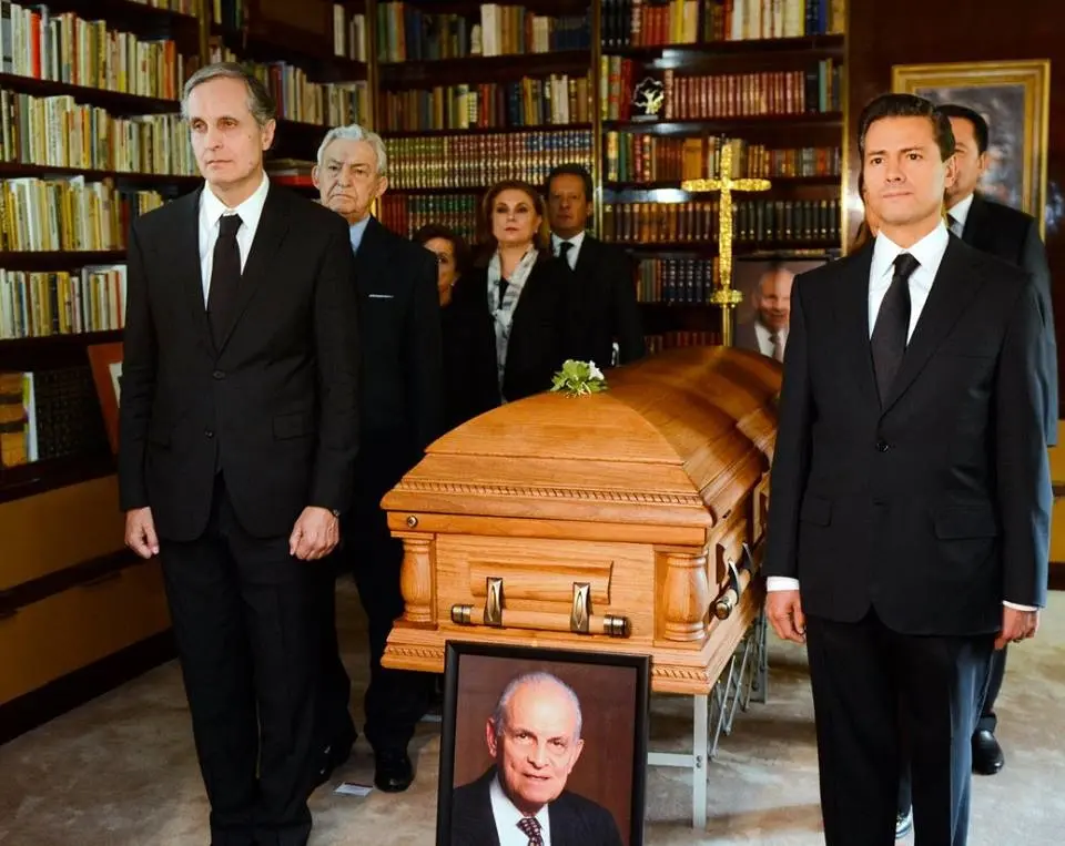 Lamenta Peña Nieto muerte de Lorenzo Servitje